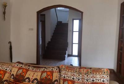 4 Bed Townhouse with En Suite in Kitisuru