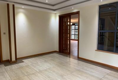 7 Bed House with En Suite in Nyari - 2