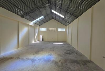 5,000 ft² Warehouse with Parking in Mlolongo - 3