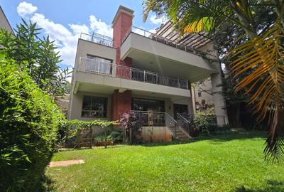 5 Bed House with En Suite in Lavington - 4