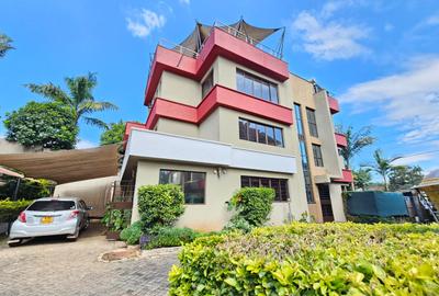 5 Bed House with En Suite in Lavington