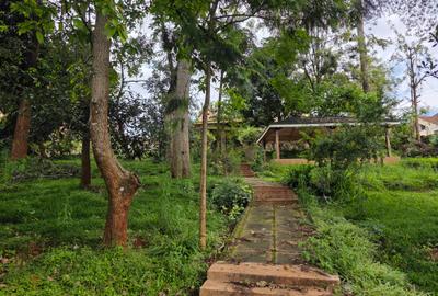 4 Bed House with En Suite in Lavington - 4