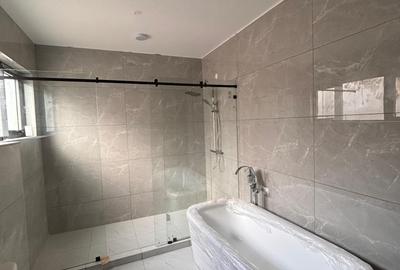 6 Bed Townhouse with En Suite in Lavington - 4