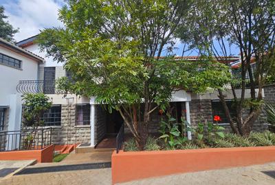 4 Bed House with En Suite in Runda