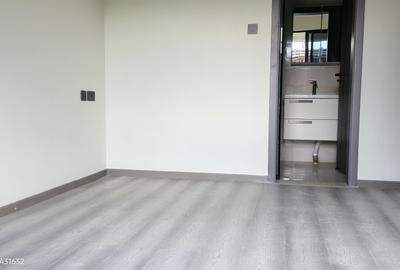 1 Bed Apartment with En Suite at Westlands Road - 2