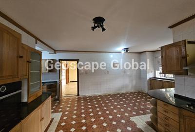 5 Bed House with En Suite in Spring Valley - 2