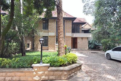 4 Bed Townhouse with En Suite at Lavington - 2