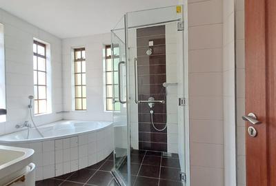 5 Bed Townhouse with En Suite in Lavington
