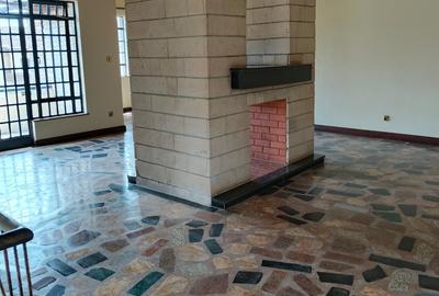 5 Bed Townhouse with En Suite at Lavington - 4