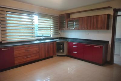 5 Bed Townhouse with Swimming Pool in Spring Valley - 2