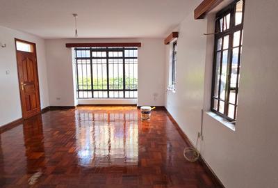 5 Bed Townhouse with En Suite at Lavington Road - 3