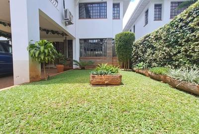 5 Bed House with En Suite in Westlands Area