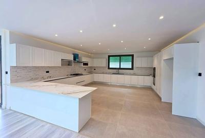 5 Bed Villa with En Suite in Lavington - 4