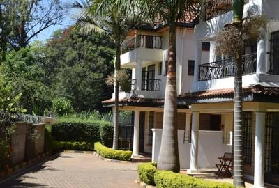 5 Bed Townhouse with En Suite at Lavington - Lavington