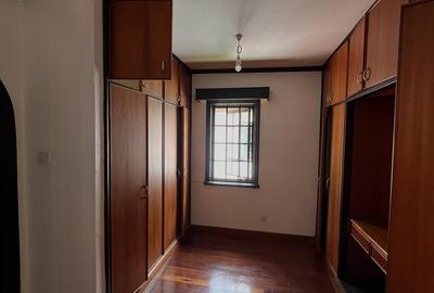 4 Bed Townhouse with En Suite at Riverside Drive - 3