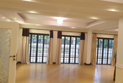 5 Bed Apartment with En Suite in Riverside - 2