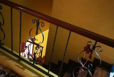 5 Bed House with En Suite in Lavington - 4