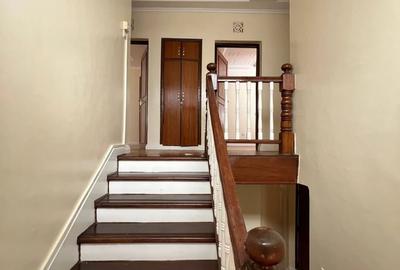 4 Bed Townhouse with En Suite at Valley Arcade - 4