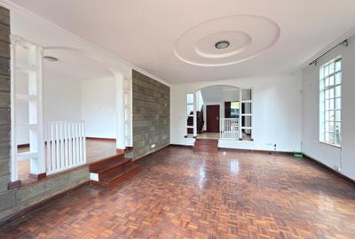 4 Bed House with En Suite in Rosslyn