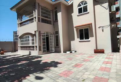 5 Bed House with En Suite at Links Road - 2