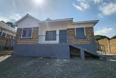 4 Bed House with En Suite at Kahuho - 2