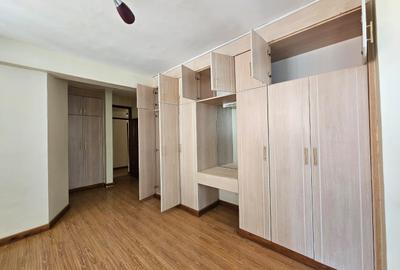 3 Bed Apartment with En Suite in Lavington - 4