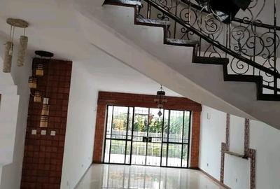 4 Bed Townhouse with En Suite at Brookside