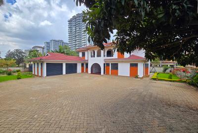 4 Bed House with En Suite in Lavington