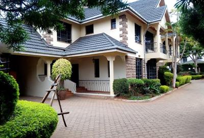 5 Bed Townhouse with En Suite at Othaya Road