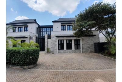 6 Bed Villa with En Suite at Palm Valley