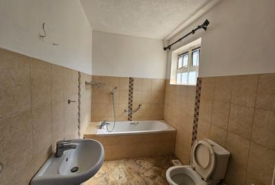 5 Bed House with En Suite in Runda - 4