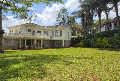 5 Bed House with En Suite in Runda