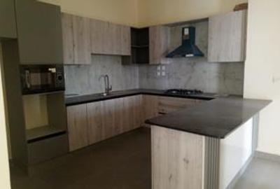 2 Bed Apartment with Swimming Pool in Parklands