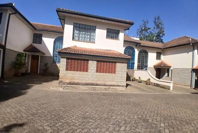 4 Bed Townhouse with En Suite at Lavington Manyani Area - 2
