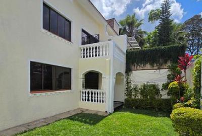 4 Bed Townhouse with En Suite in Lavington - 2