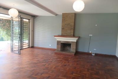 5 Bed Villa with En Suite in Westlands Area - 4