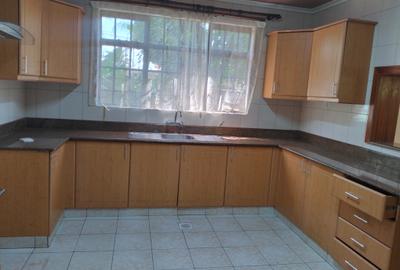4 Bed Townhouse with En Suite in Lavington - 3