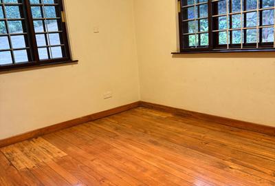7 Bed House with En Suite in Runda - 4