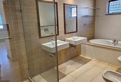 3 Bed Apartment with En Suite at Ar187 - 2
