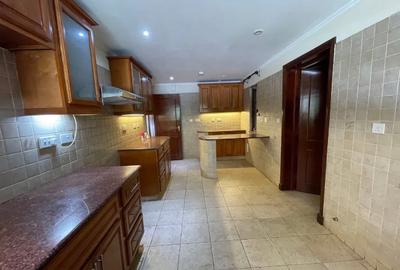4 Bed Townhouse with En Suite in Westlands Area - 3