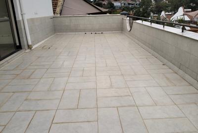 5 Bed Townhouse with En Suite in Westlands Area