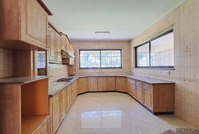 4 Bed Townhouse with En Suite in Westlands Area - 2