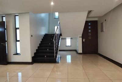 5 Bed Townhouse with En Suite in Lavington