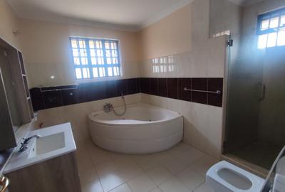 4 Bed House with En Suite in Karen