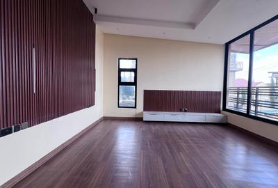 4 Bed House with En Suite in Membley - 4