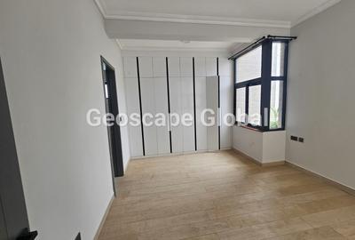 5 Bed House with En Suite in Lavington - 3