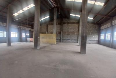 Warehouse with Parking in Industrial Area - 4