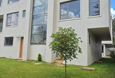 6 Bed Townhouse with En Suite at Off Convent Drive - 3