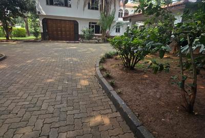 5 Bed House with En Suite in Muthaiga