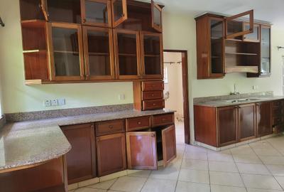 5 Bed Townhouse with En Suite in Rosslyn - 3